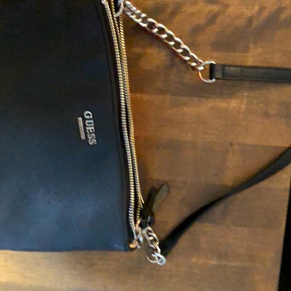 GUESS purse/crossbody Gorgeous like-new condition. 2 zippers, 1 strong magnetic - Picture 6 of 9